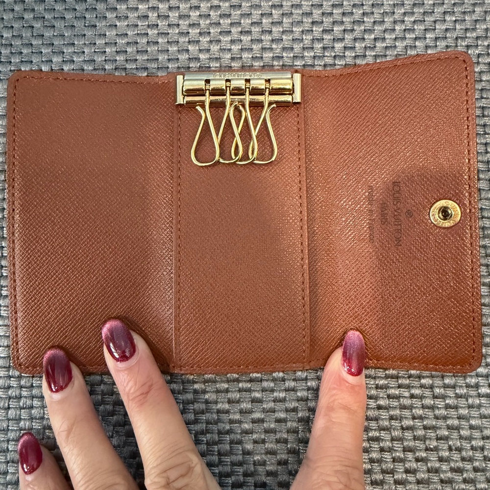 Louis Vuitton 4 Key Ring Holder - Picture 6 of 10